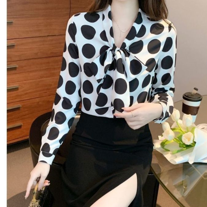 リボンブラウス ボウタイリボン 優雅な水玉模様のリボンブラウス