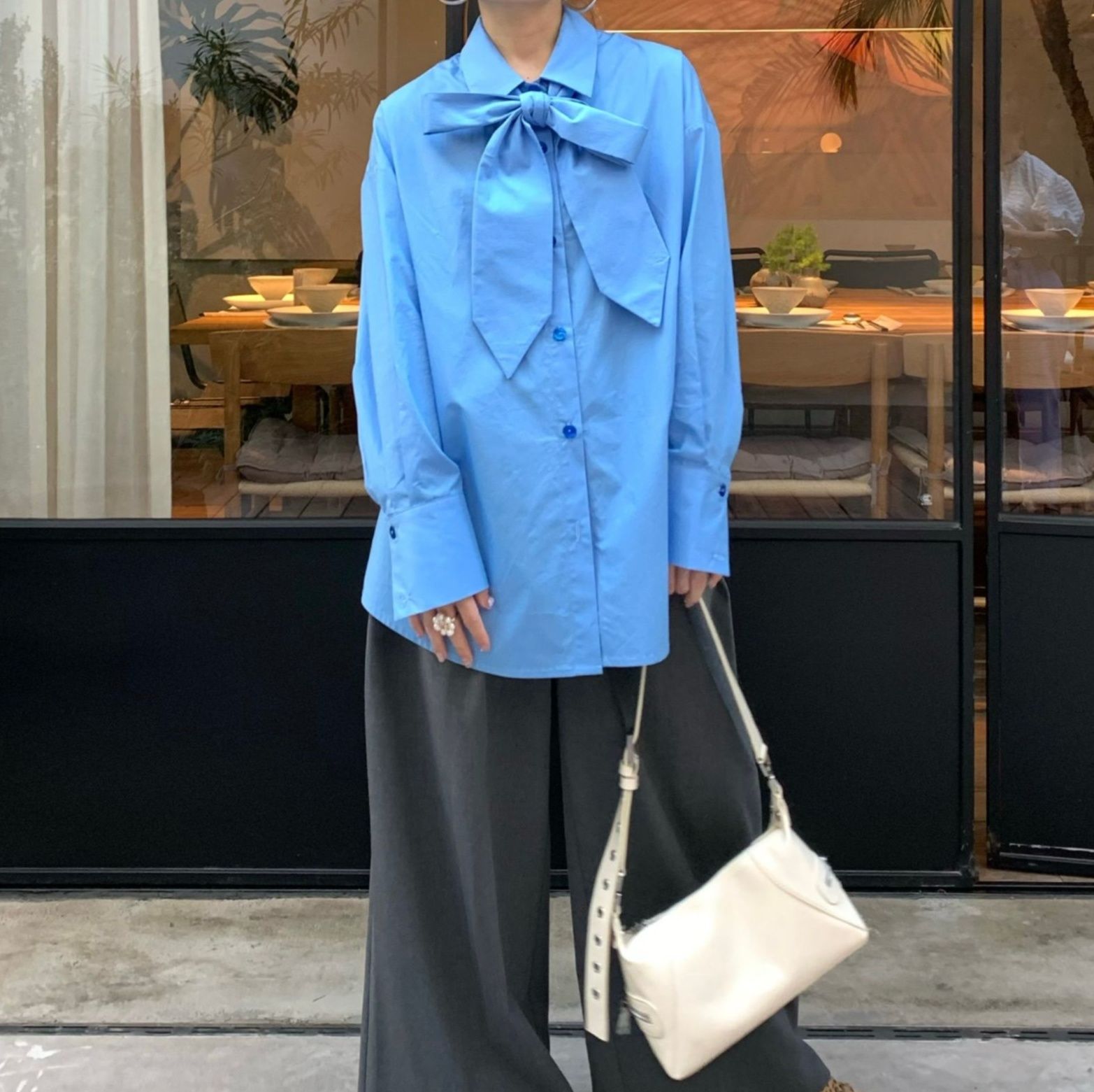 リボンブラウス ビックリボン 優雅な印象のきっかり立体リボン