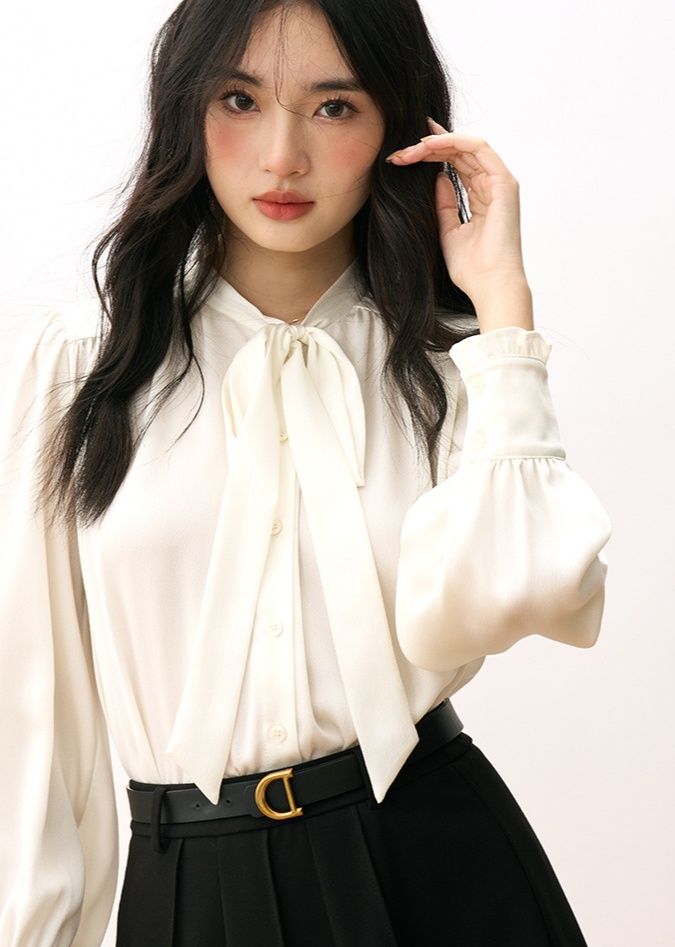 リボンブラウス エレガントボウタイ付きパフスリーブリボンブラウス