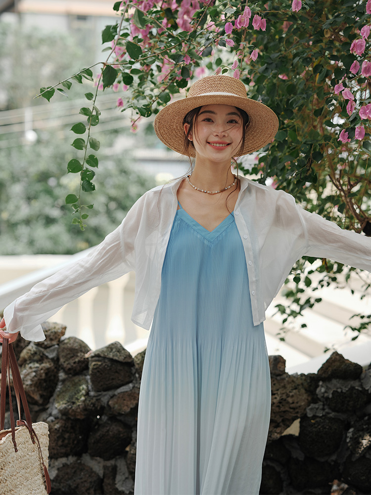 リボンブラウス 優美な後ろ姿 シアーバックリボンブラウス