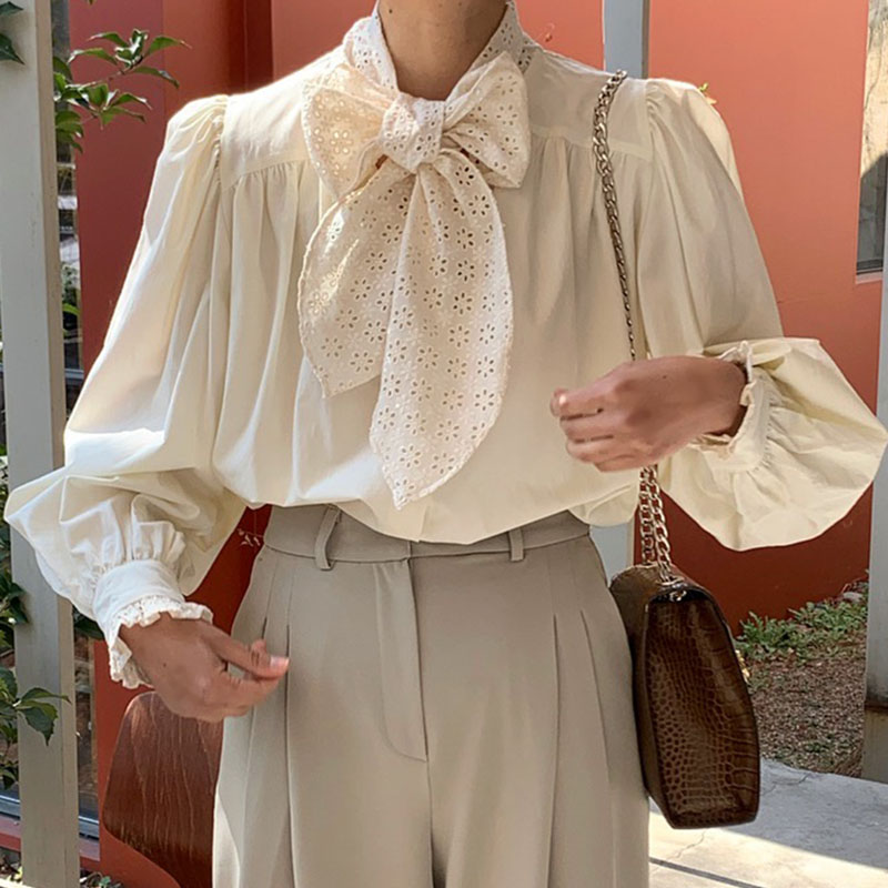 透かし彫り刺繍ボウタイリボンブラウス長袖