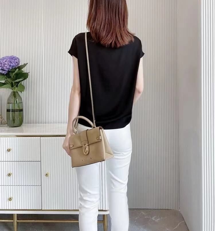 https://fulmo-img-server.com/ribonry/4ded3007-5df6-448b-b89c-840a002a7ab7.jpg
