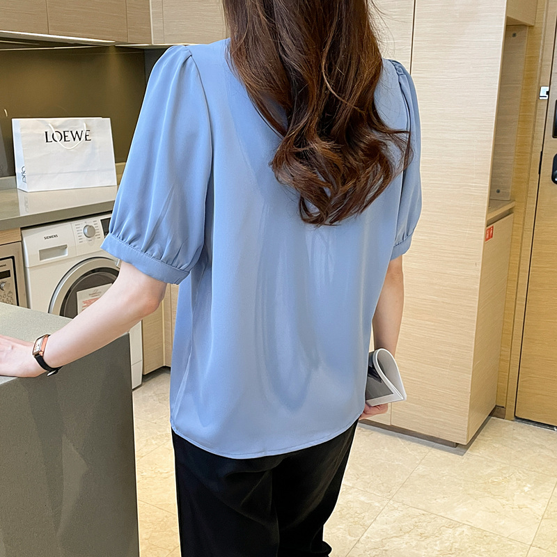 リボンブラウス ボウタイリボン 上品な結び目 