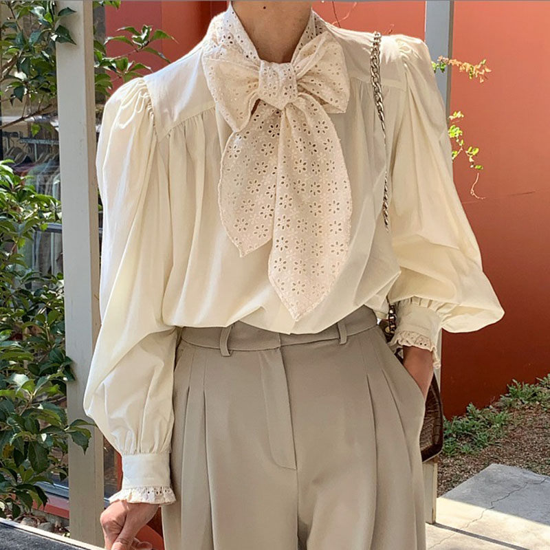 透かし彫り刺繍ボウタイリボンブラウス長袖