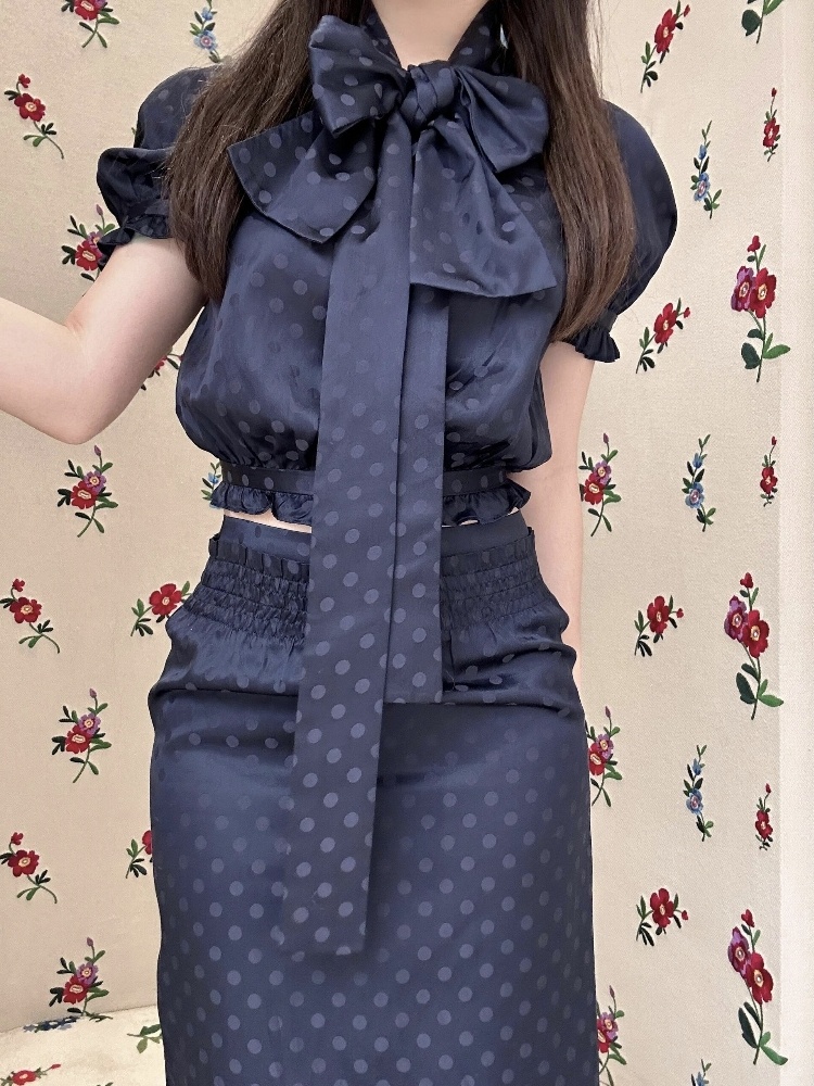 リボンブラウス ビックリボン 優美な流れる長めリボン襟ブラウス
