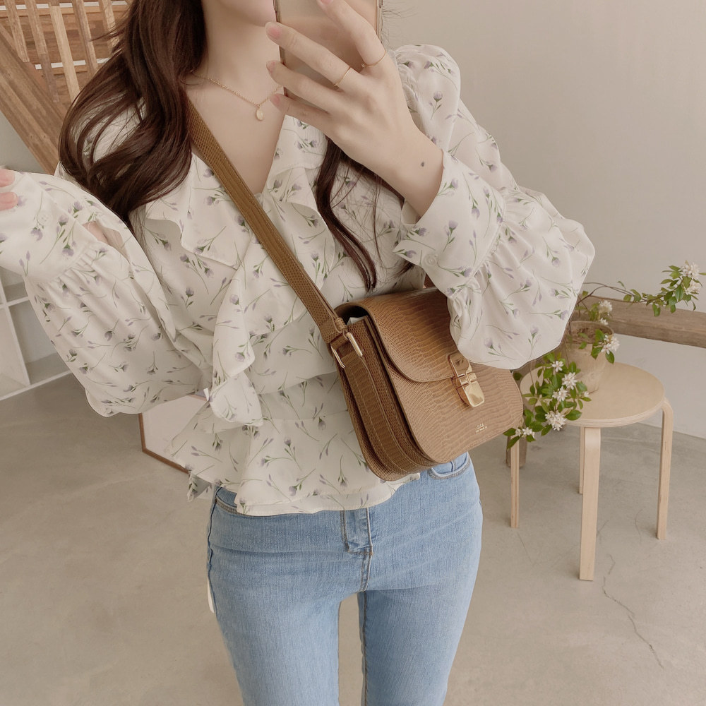 花柄深Vネックウエストリボンブラウス