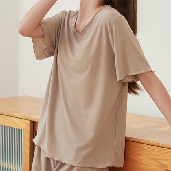 https://fulmo-img-server.com/roomwear-lab/1754293360020_qlhm084a_q6zqxzfs.jpeg