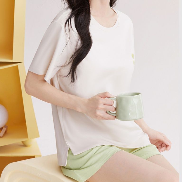 https://fulmo-img-server.com/roomwear-lab/1754294103244_e48wetqw_ipu1jkuw.jpeg