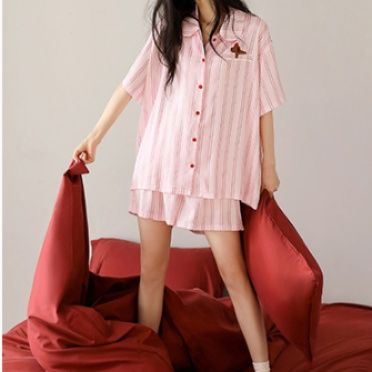 https://fulmo-img-server.com/roomwear-lab/1754443603893_uvu7ms6o_7aekkuil.jpeg