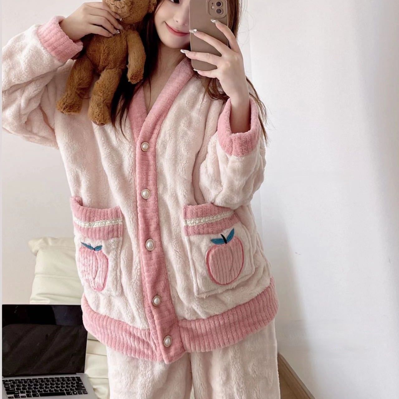 レディースルームウェア前開き冬用裏起毛いちご柄暖かパジャマ