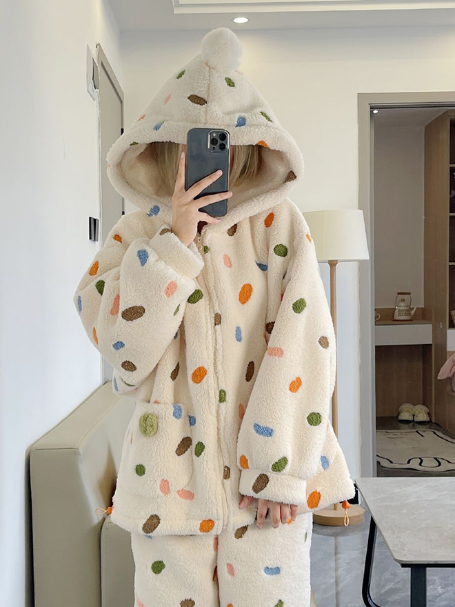 https://fulmo-img-server.com/roomwear-lab/20726e49-2b31-48d0-916e-f3d33534a1f3.jpg
