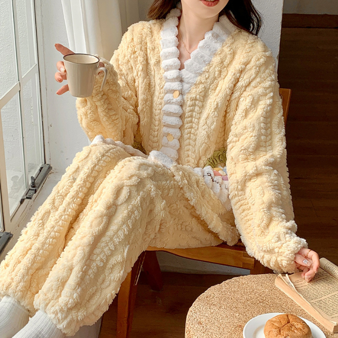 https://fulmo-img-server.com/roomwear-lab/45d4b331-655c-4827-a83d-4ae14921286c.jpg