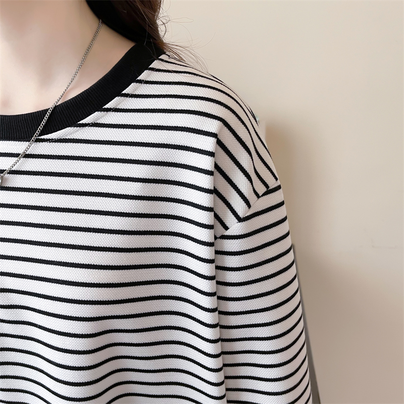 https://fulmo-img-server.com/roomwear-lab/8bc90119-de99-4f22-98c2-5c0b9b2ca4ad.jpg