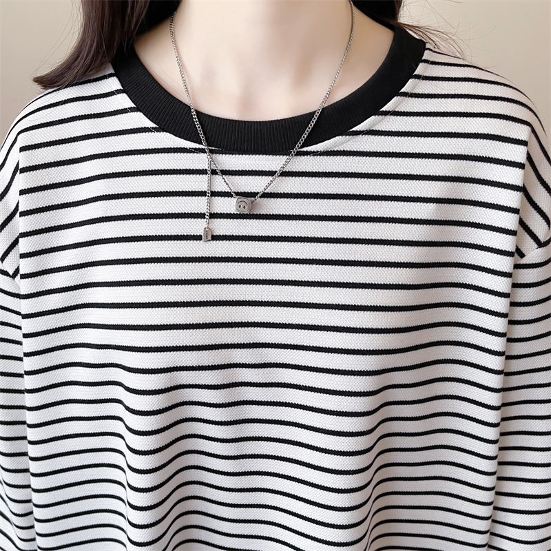 https://fulmo-img-server.com/roomwear-lab/c1e6601c-339a-4e1b-bef3-5fba0cbfc6ff.jpg