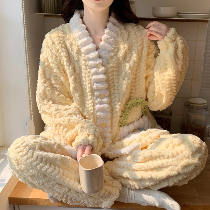 https://fulmo-img-server.com/roomwear-lab/e839e3d3-15b3-4f96-8f64-652b5ad73ca3.jpg