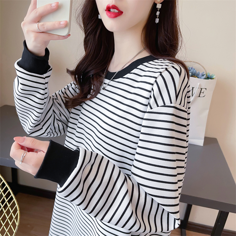 https://fulmo-img-server.com/roomwear-lab/f888e665-d0a5-4340-aafc-8e75593115ae.jpg