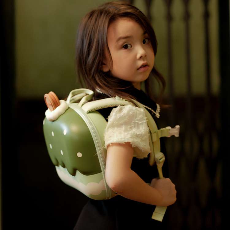 子どもリュック かわいい小さな旅人の菓子リュック　