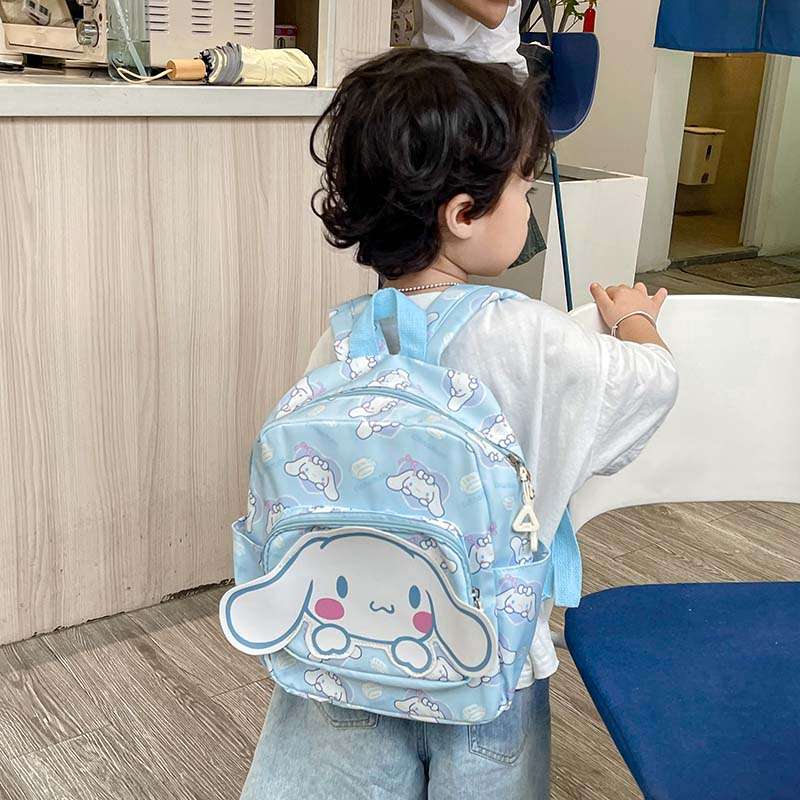 かわいいキャラクターの子どもリュック