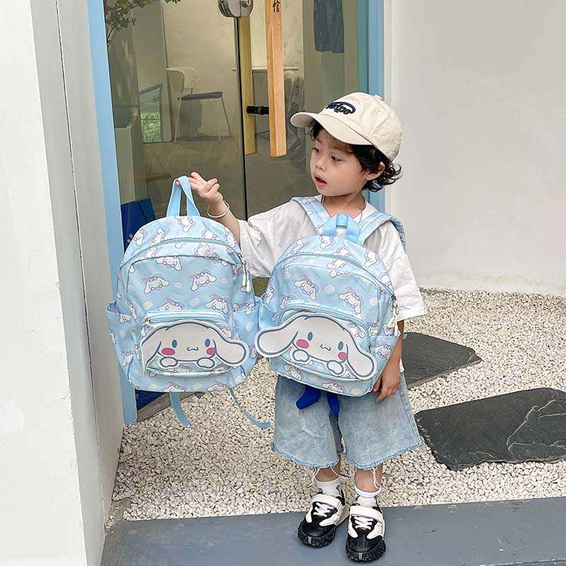 かわいいキャラクターの子どもリュック