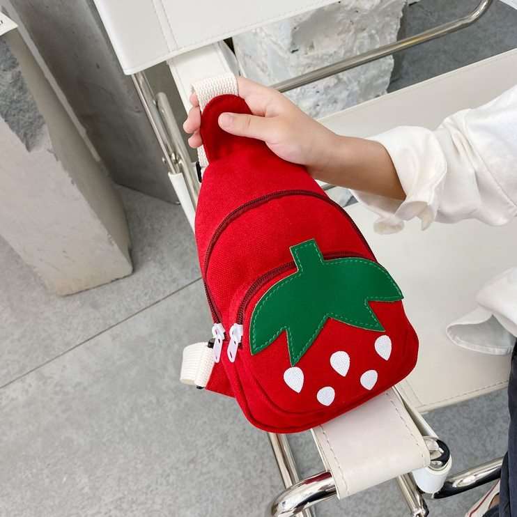 子どもリュック いちごモチーフのかわいいキッズバッグ