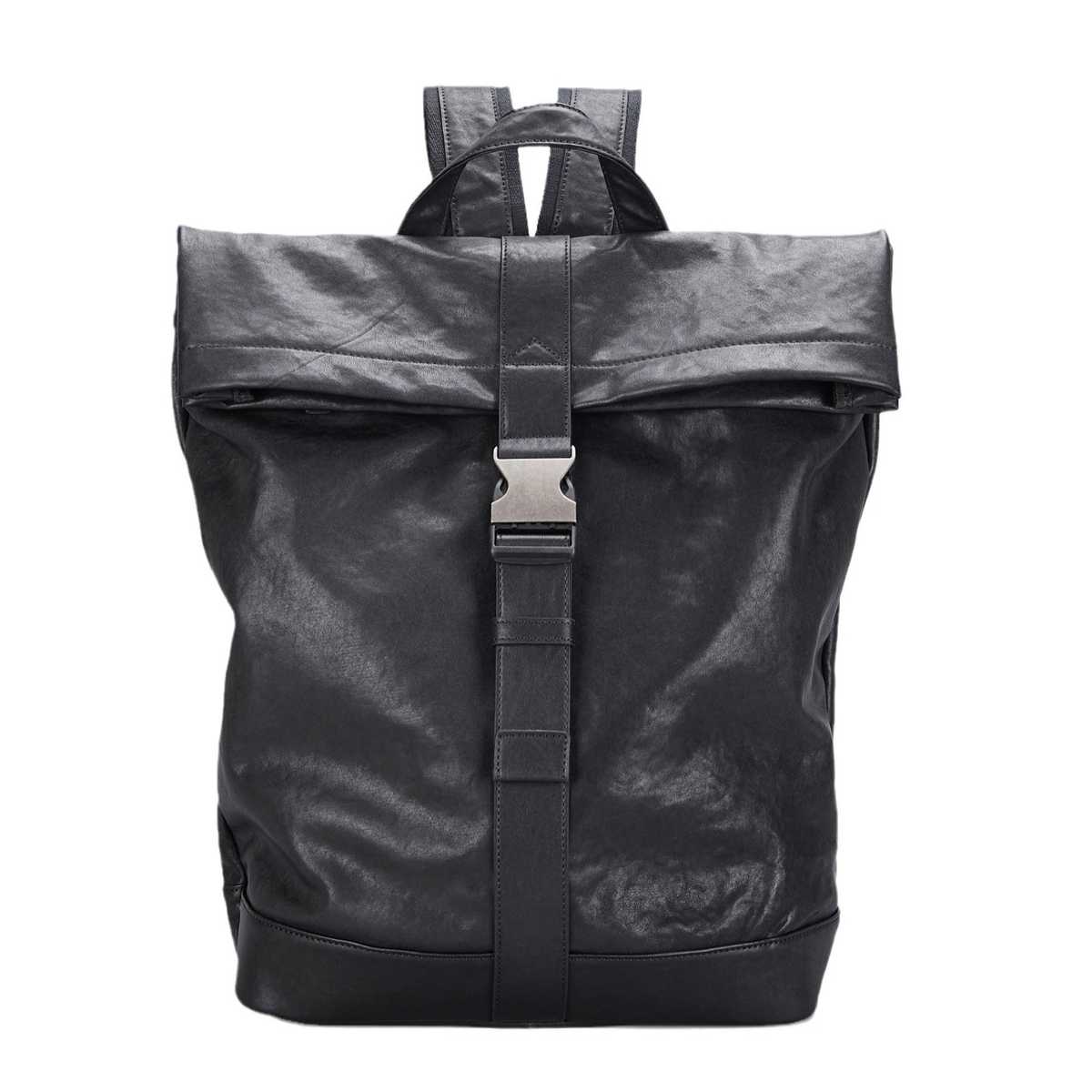 メンズのスタイルを格上げする！魅力的な革バックパック10選