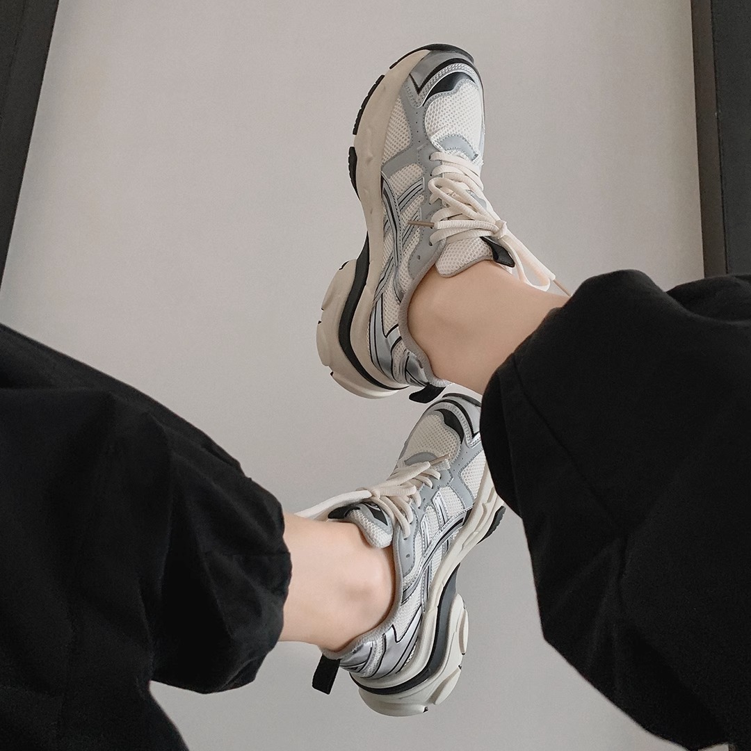 フィットネスシューズ 通気性抜群メッシュ素材厚底ランニングシューズ