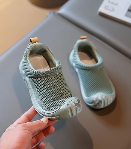 子供用通気性フィットネスシューズ 3色展開