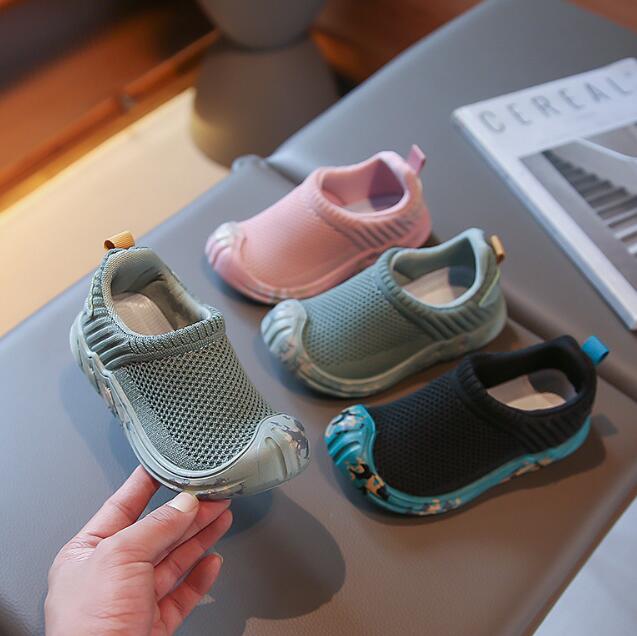 子供用通気性フィットネスシューズ 3色展開