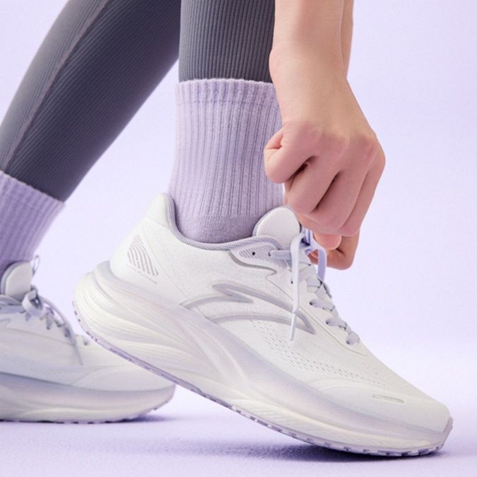 フィットネスシューズ ランニング 雲のようなクッション