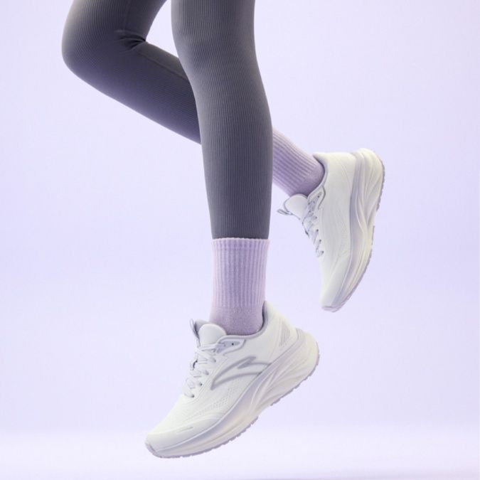 フィットネスシューズ ランニング 雲のようなクッション