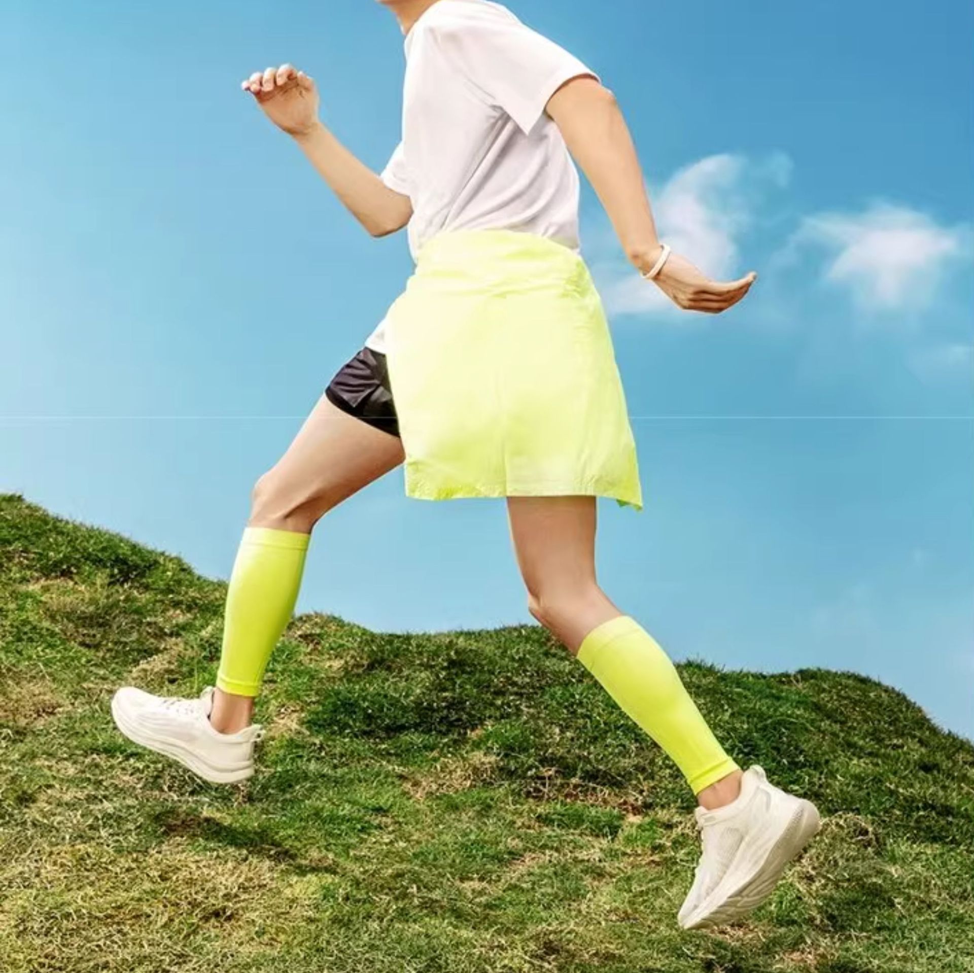 フィットネスシューズ 空気のような軽量ランニングシューズ