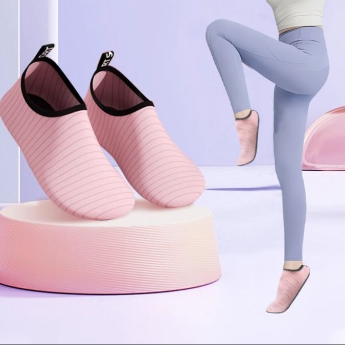 フィットネスシューズ ふわっと軽やか静音トレーニングシューズ