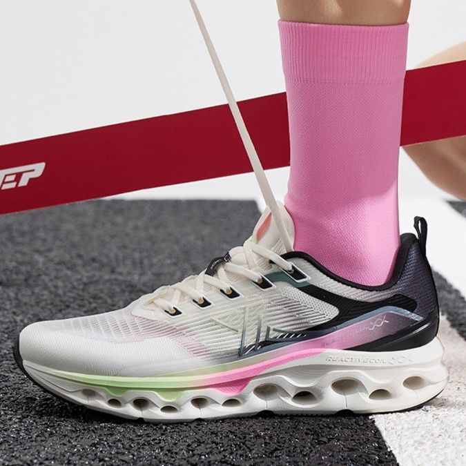 フィットネスシューズ 双層減震 軽量ランニングシューズ