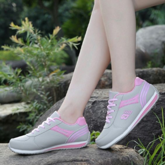 フィットネスシューズ 軽量クッション機能搭載ランニングシューズ