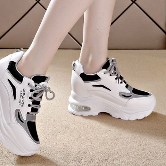 フィットネスシューズ 厚底エアクッション搭載ランニングシューズ