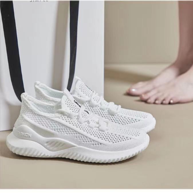 フィットネスシューズ 軽量通気メッシュ編みクッション性ランニングシューズ