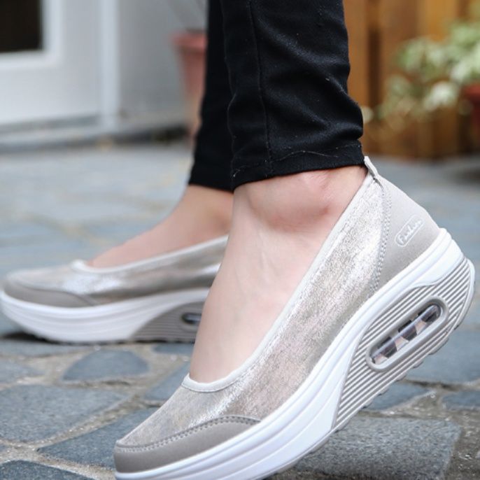 フィットネスシューズ 厚底エアソール軽量スリッポン型ランニングシューズ