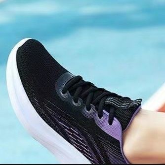 フィットネスシューズ 軽量通気メッシュ厚底ランニングシューズ