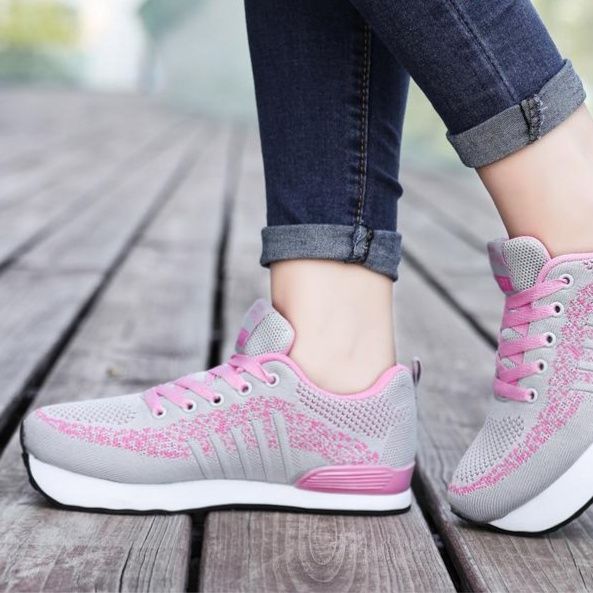 フィットネスシューズ 厚底通気性メッシュ軽量ジム用スニーカー