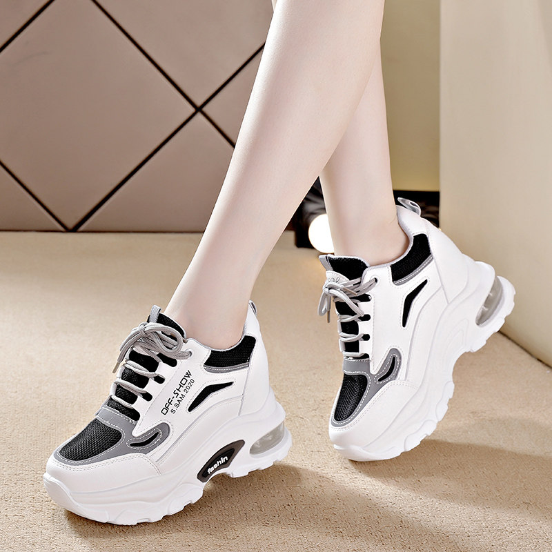 フィットネスシューズ 厚底エアクッション搭載ランニングシューズ