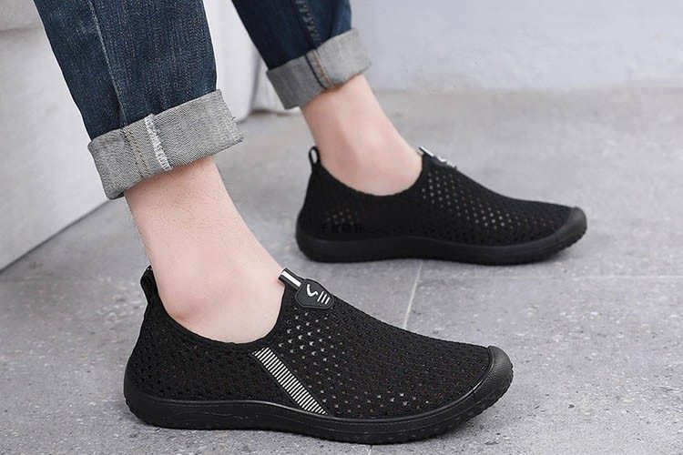 フィットネスシューズ 通気性抜群メッシュ編み軽量ランニングスリッポン