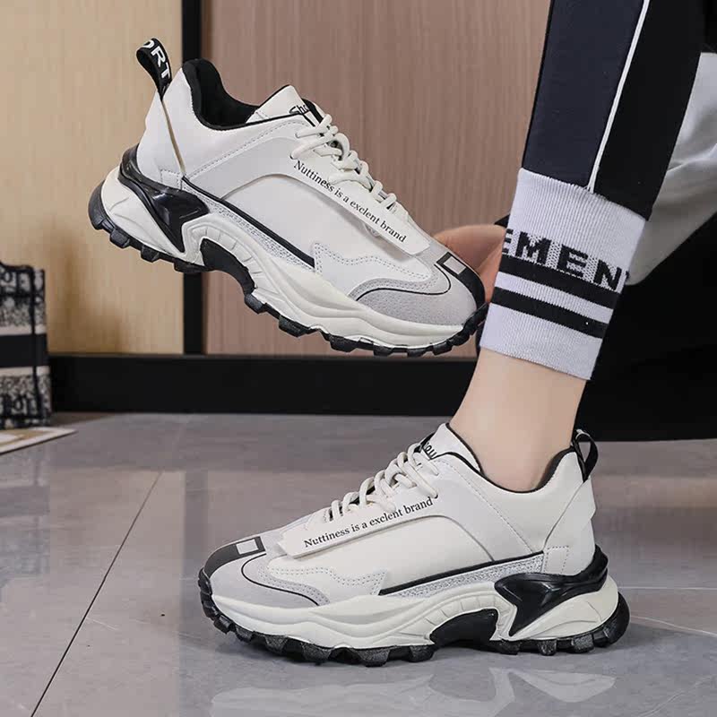 フィットネスシューズ 厚底ソール搭載衝撃吸収ランニングシューズ