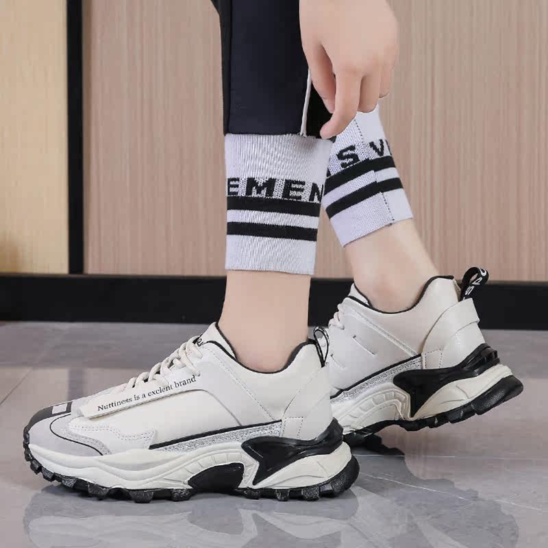 フィットネスシューズ 厚底ソール搭載衝撃吸収ランニングシューズ