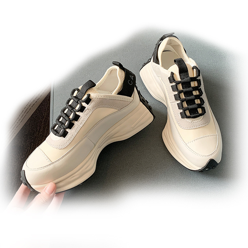 フィットネスシューズ 厚底ソール搭載ランニングフィットネスシューズ