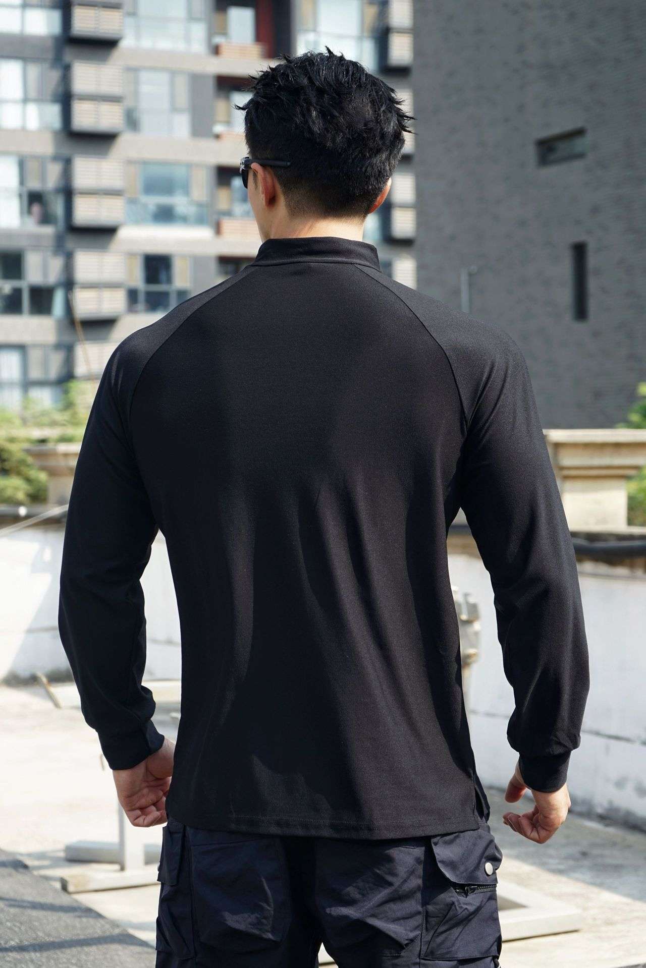 ランニングウェア ハーフジップ軽量トレーニングシャツ