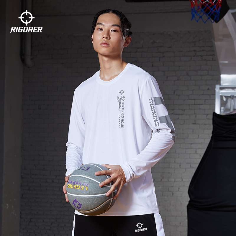 スポーティ長袖ランニングウェア
