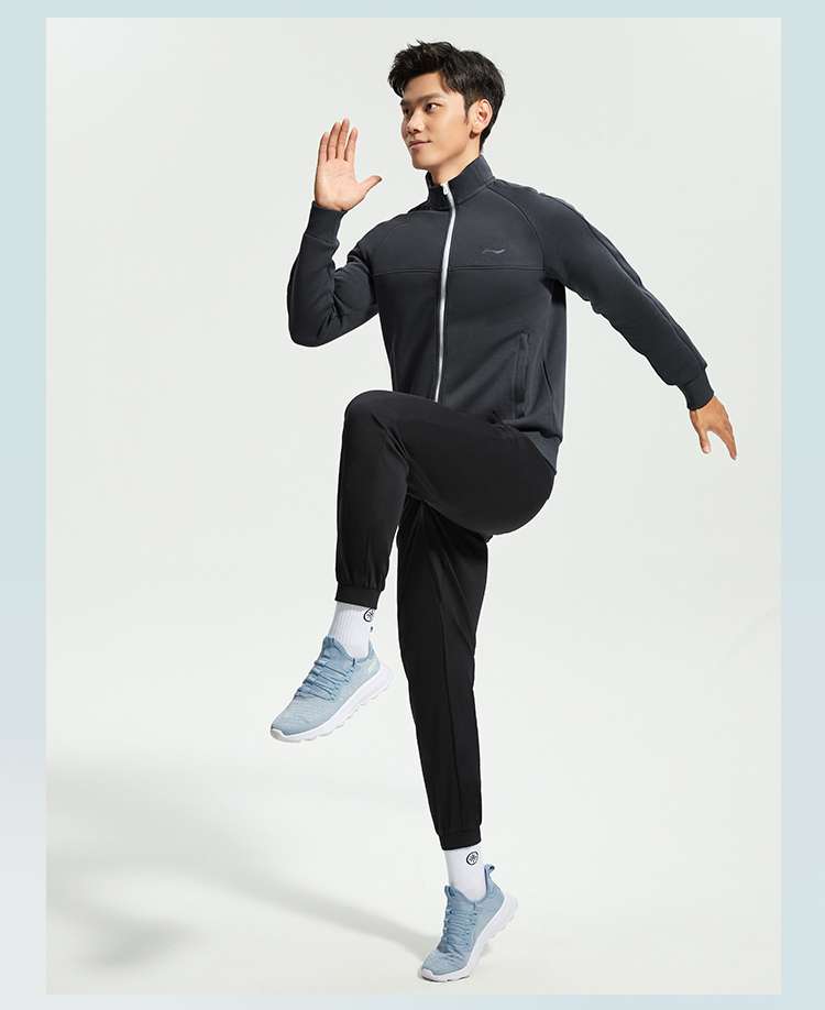 ランニングウェア 軽量フード付きランニングジャケット