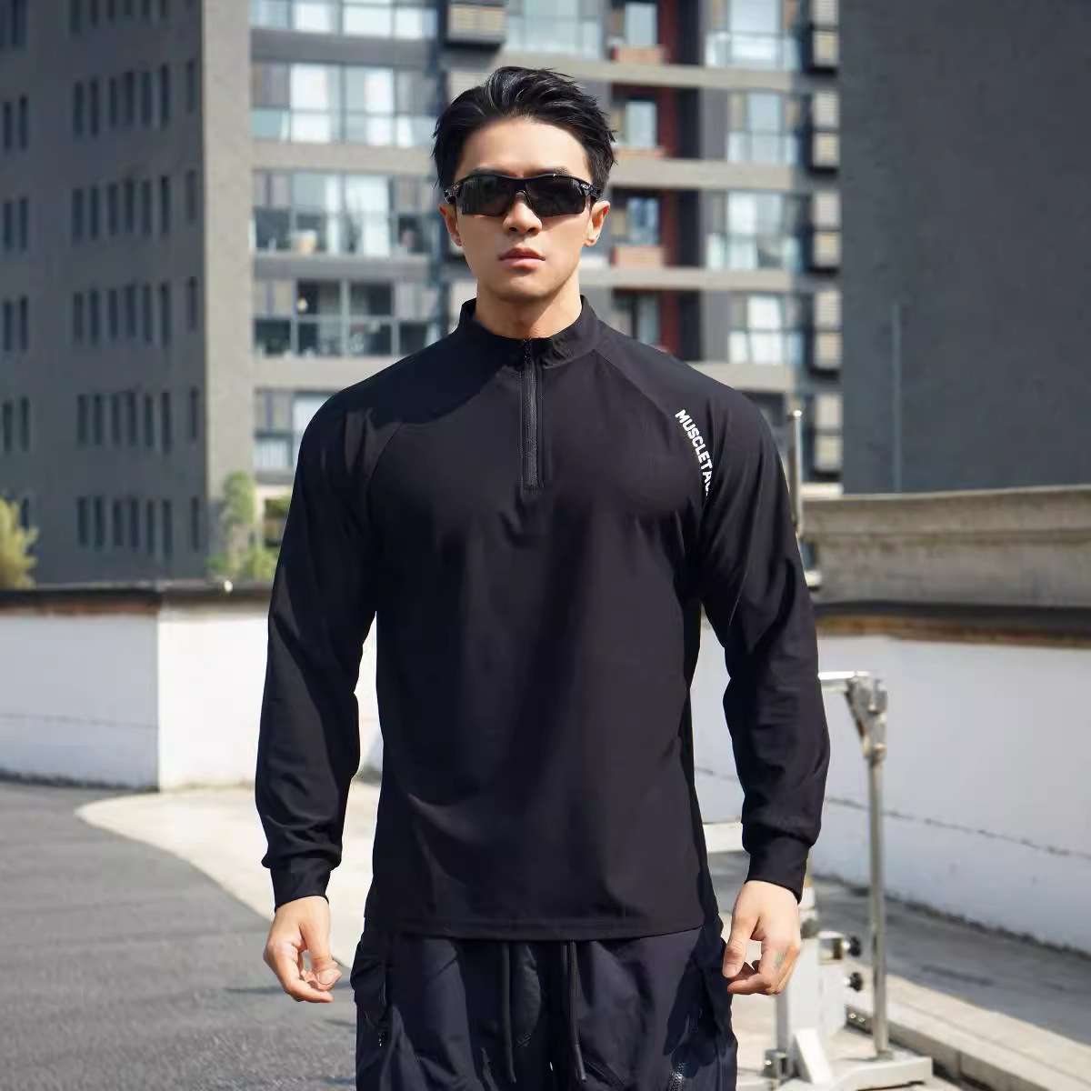 ランニングウェア ハーフジップ軽量トレーニングシャツ