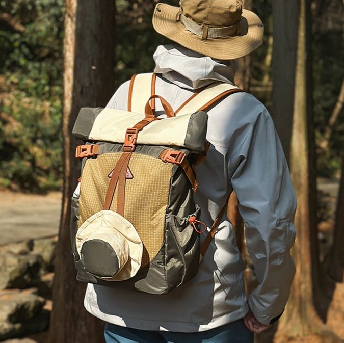 リュックサック 帽子収納付き登山用大容量リュックサック