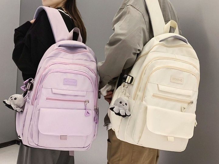 リュックサックレディース 大容量マルチポケット可愛いチャーム付き